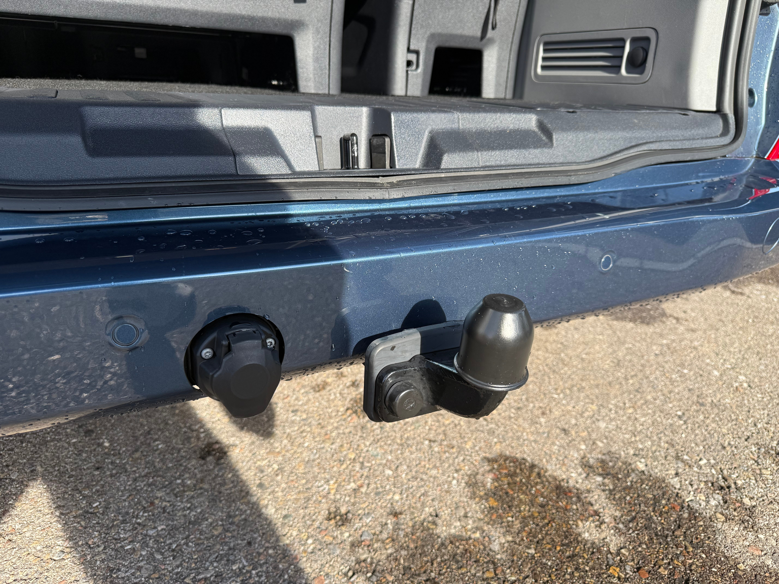 FORD Tourneo Bus 320 L1H1 Titanium Automat
