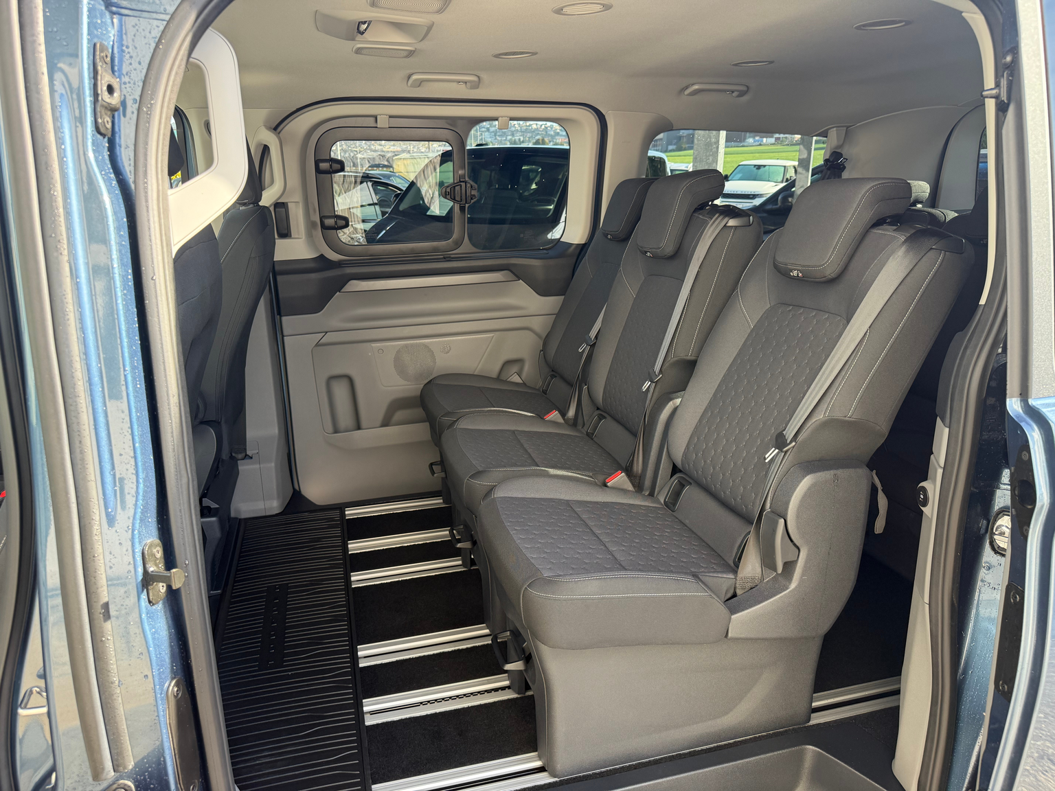 FORD Tourneo Bus 320 L1H1 Titanium Automat