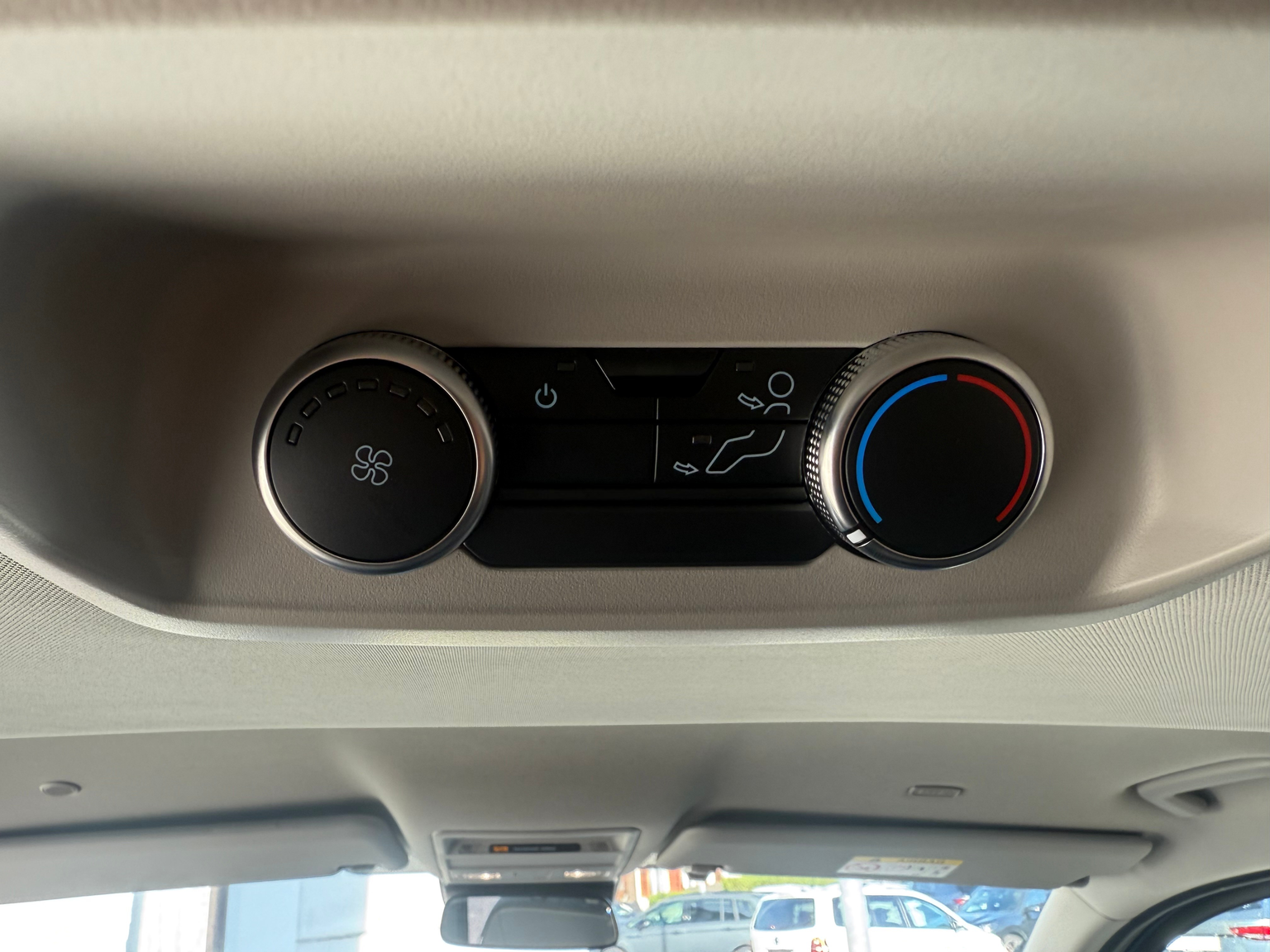 FORD Tourneo Bus 320 L1H1 Titanium Automat