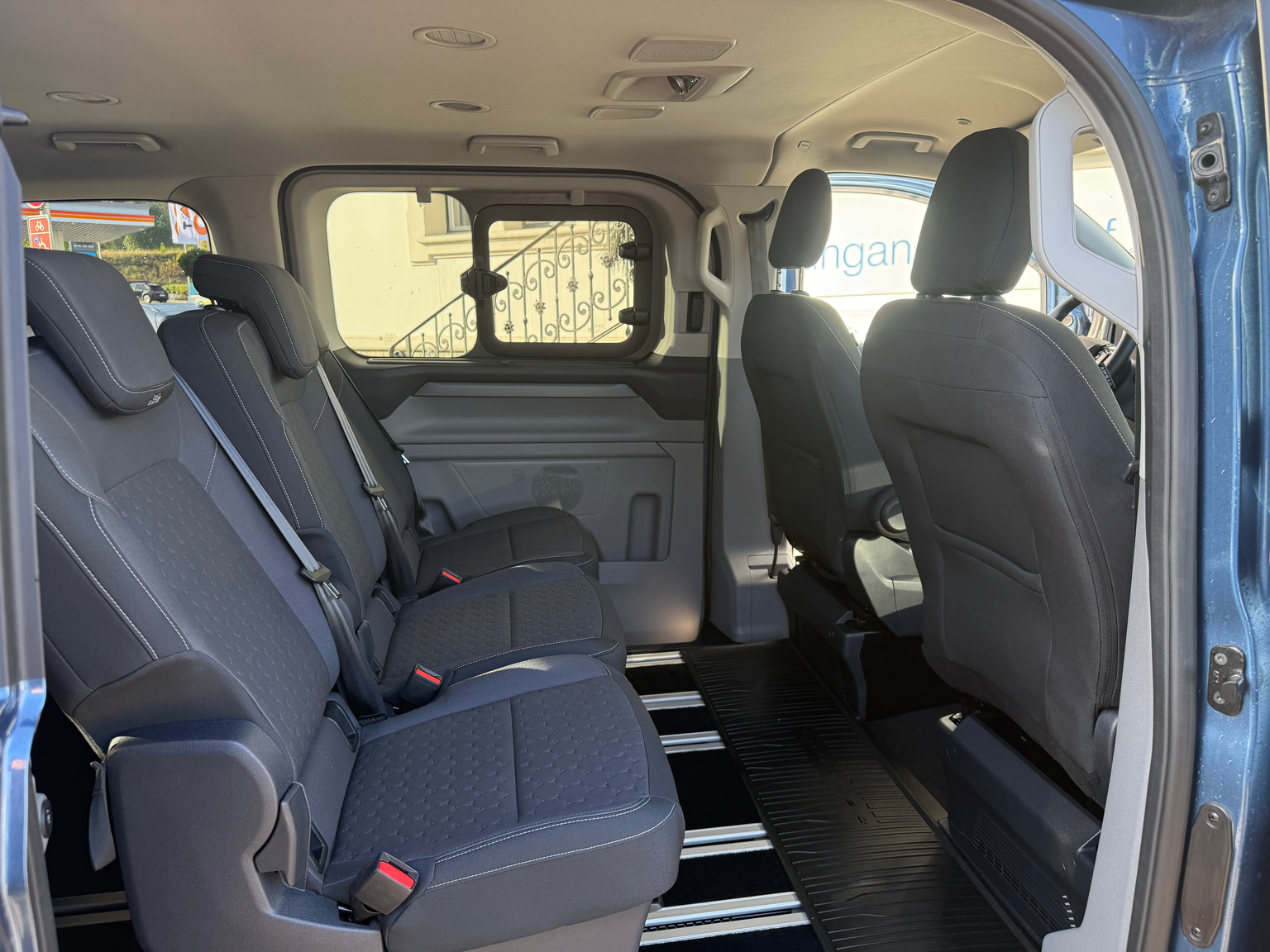 FORD Tourneo Bus 320 L1H1 Titanium Automat