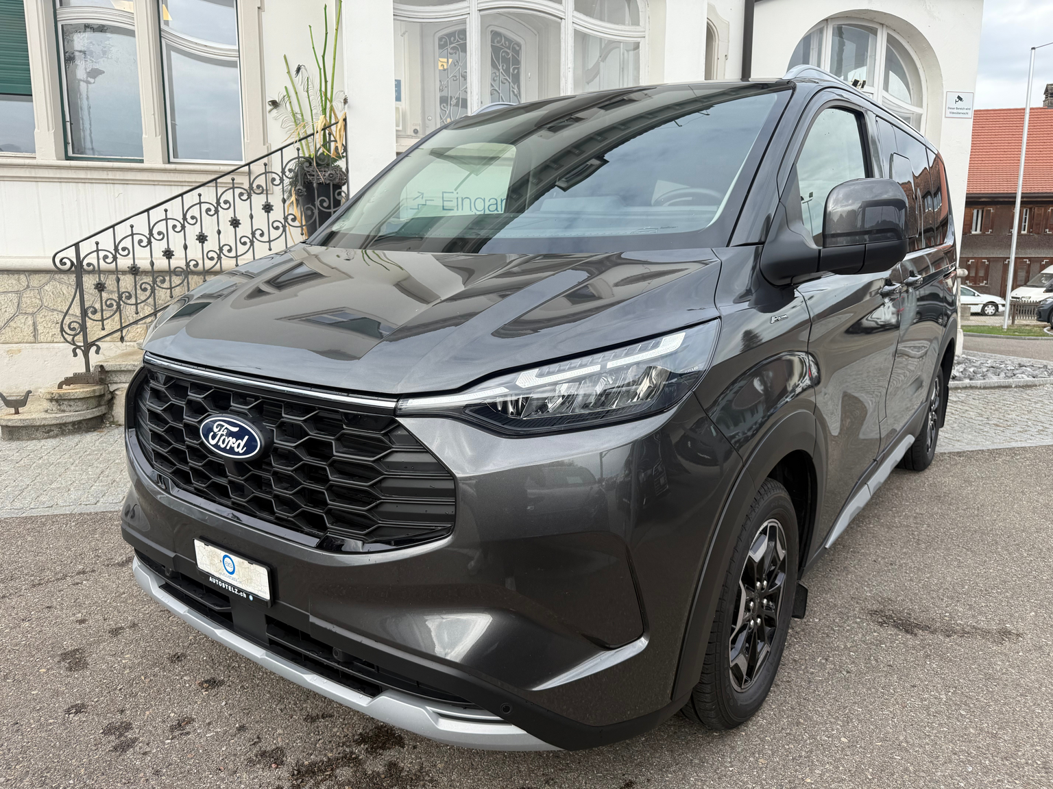 FORD Tourneo Bus 340 L1H1 PHEV Active