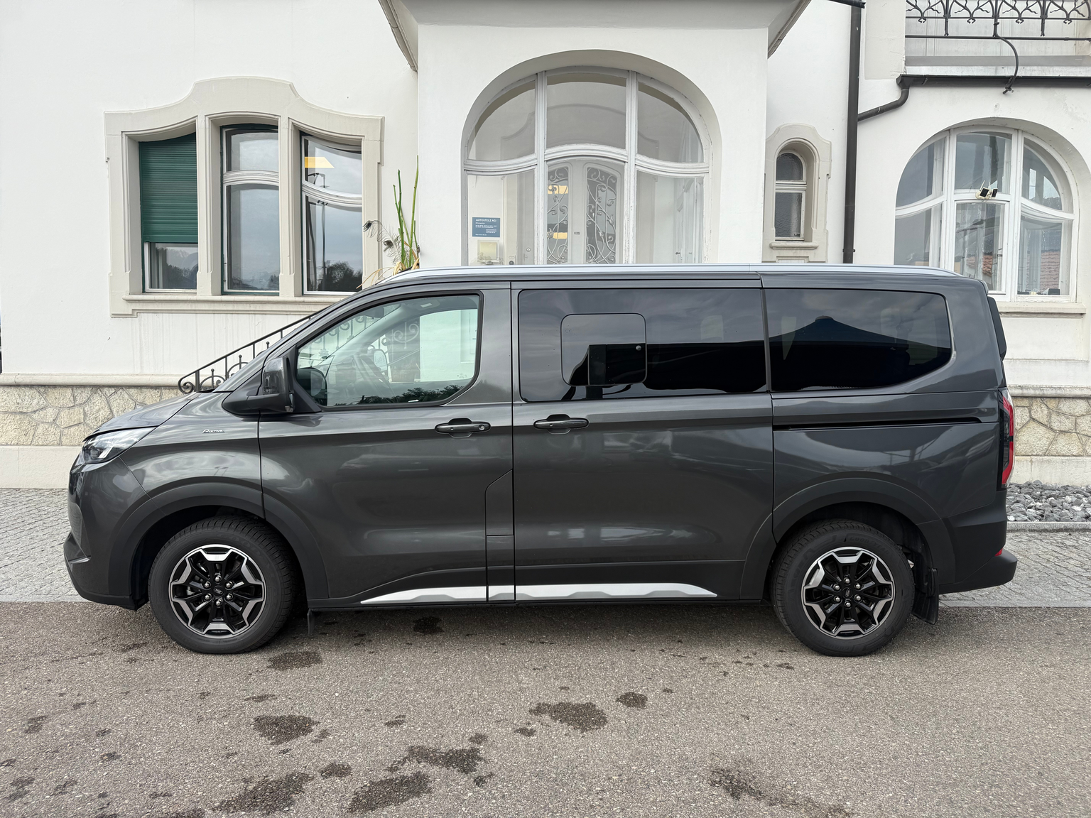 FORD Tourneo Bus 340 L1H1 PHEV Active