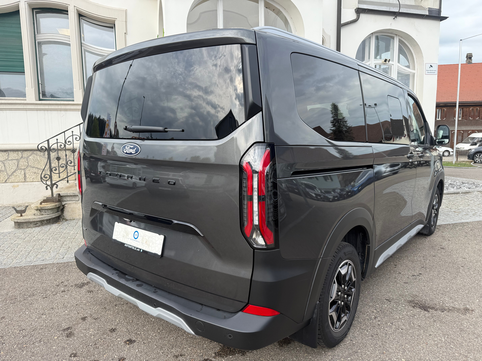 FORD Tourneo Bus 340 L1H1 PHEV Active