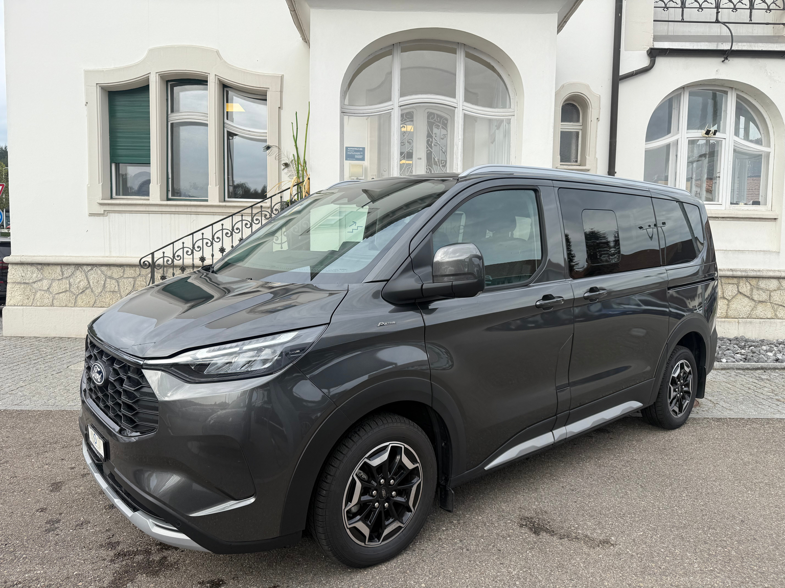 FORD Tourneo Bus 340 L1H1 PHEV Active