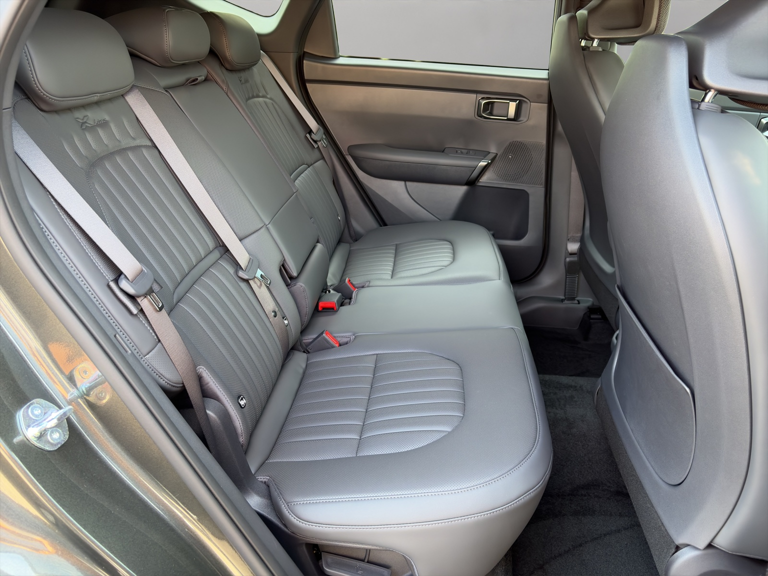 KIA Seltos 1.6T-GDi X-Line 7DCT 4x4** der neue SUV Allrad mit kraftvollem Design** / 0.99% Leasing-Aktion
