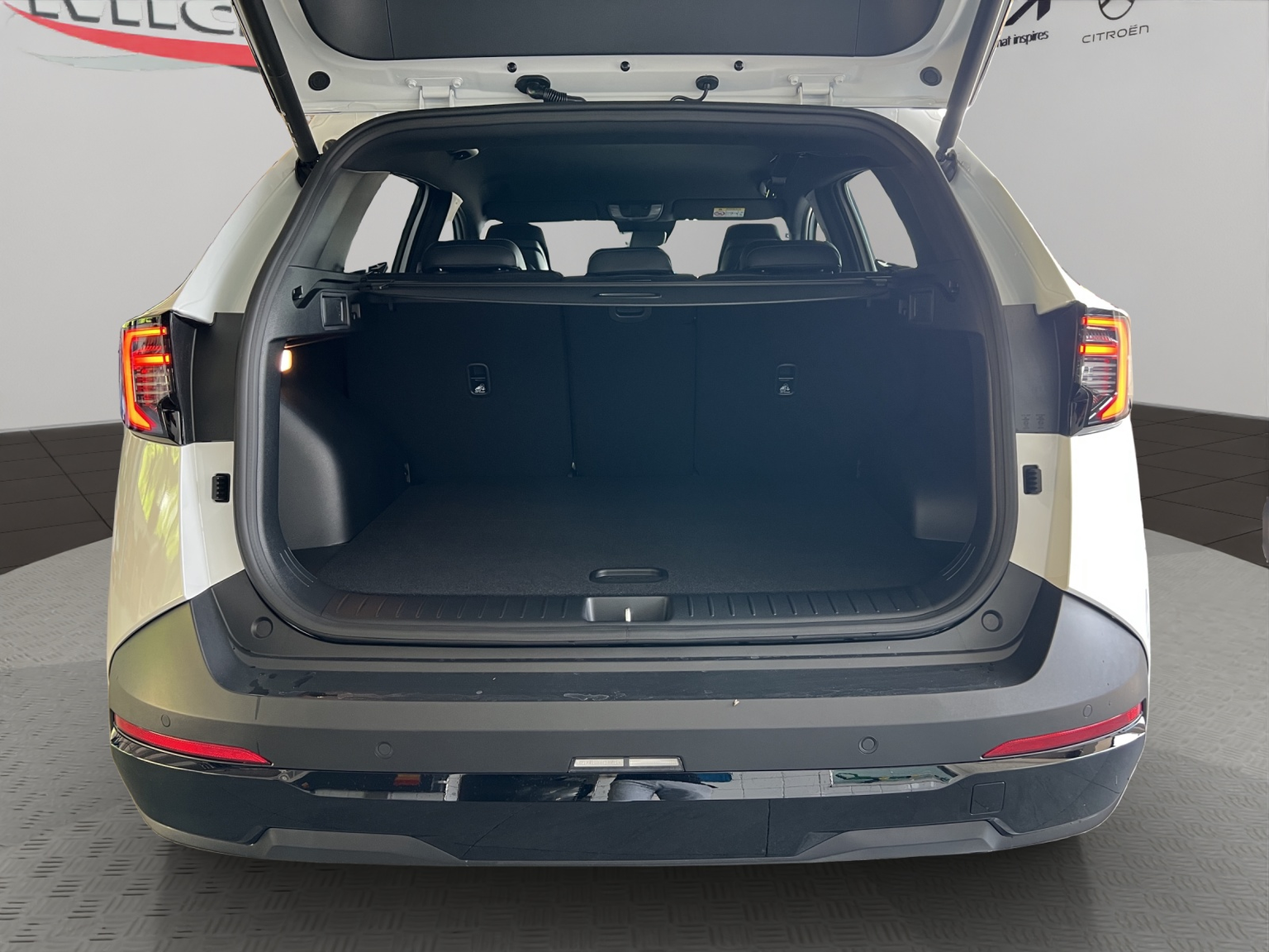 KIA Sportage 1.6T-GDi HEV Black Edition 4x4 / Sonderausführung / Rückfahrkamera / Totwinkelassistent / Head-Up Display