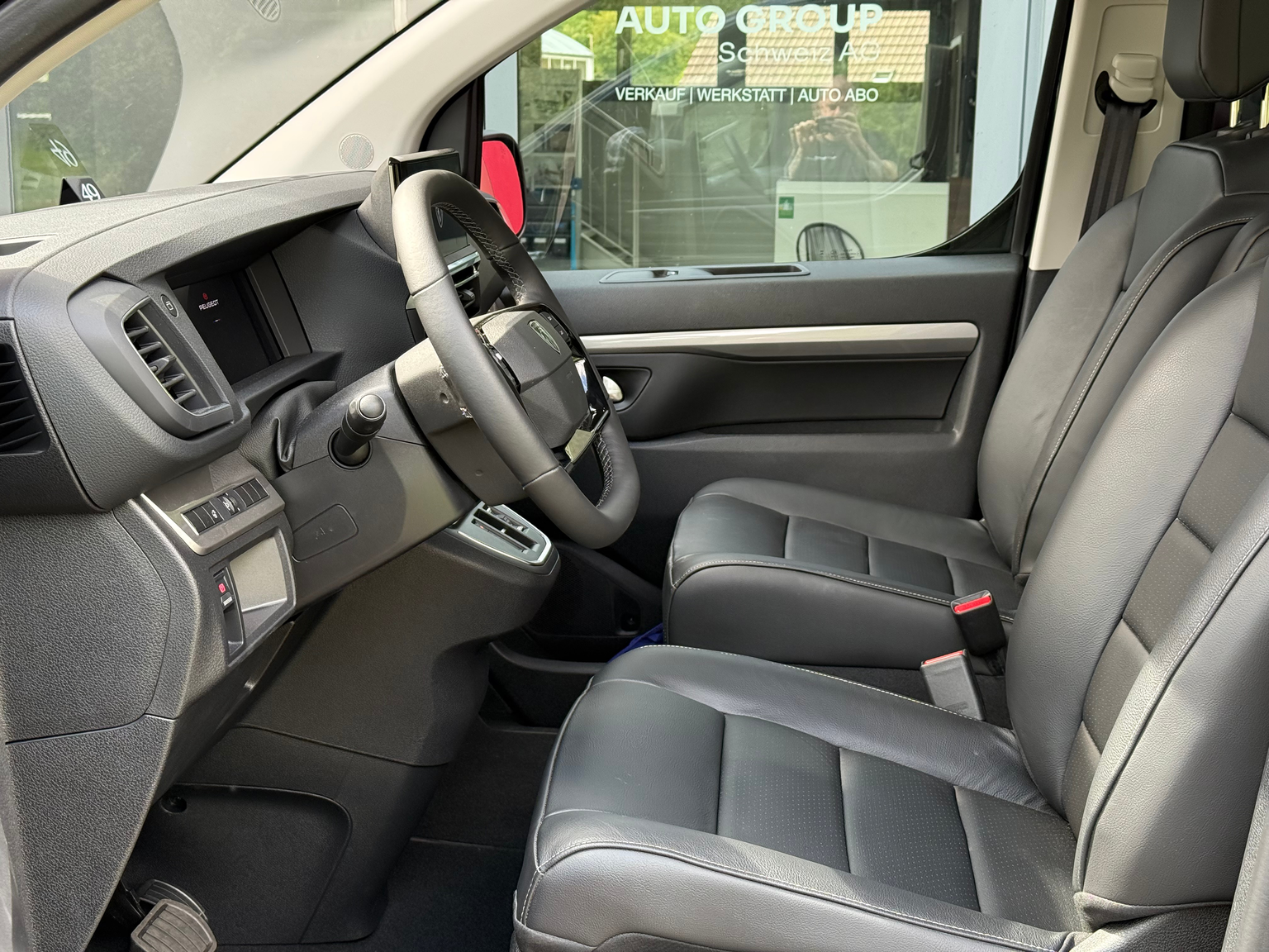 PEUGEOT Traveller 2.2 BlueHDi Business VIP Standard EAT8