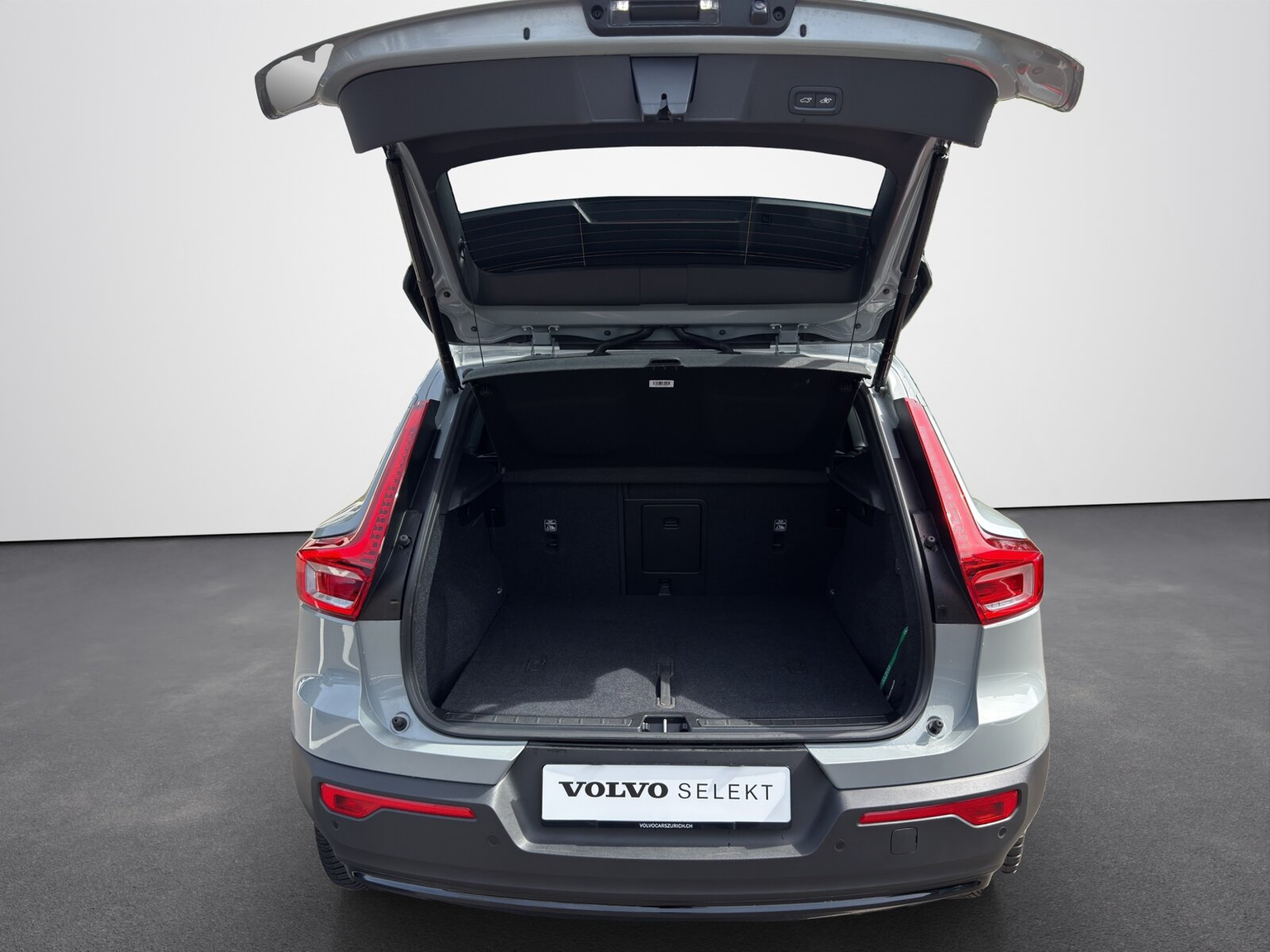 VOLVO XC40 2.0 B3 MH Plus Dark