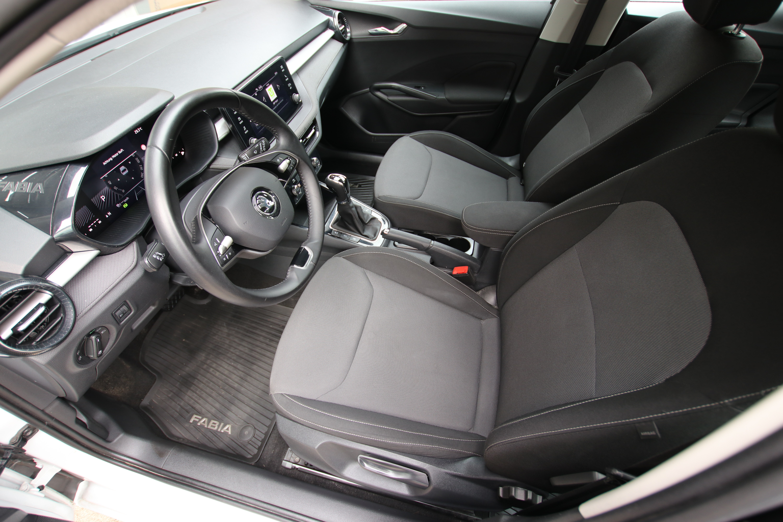 SKODA Fabia 1.0 TSI Dynamic DSG *Werksgarantie bis 12.2029*