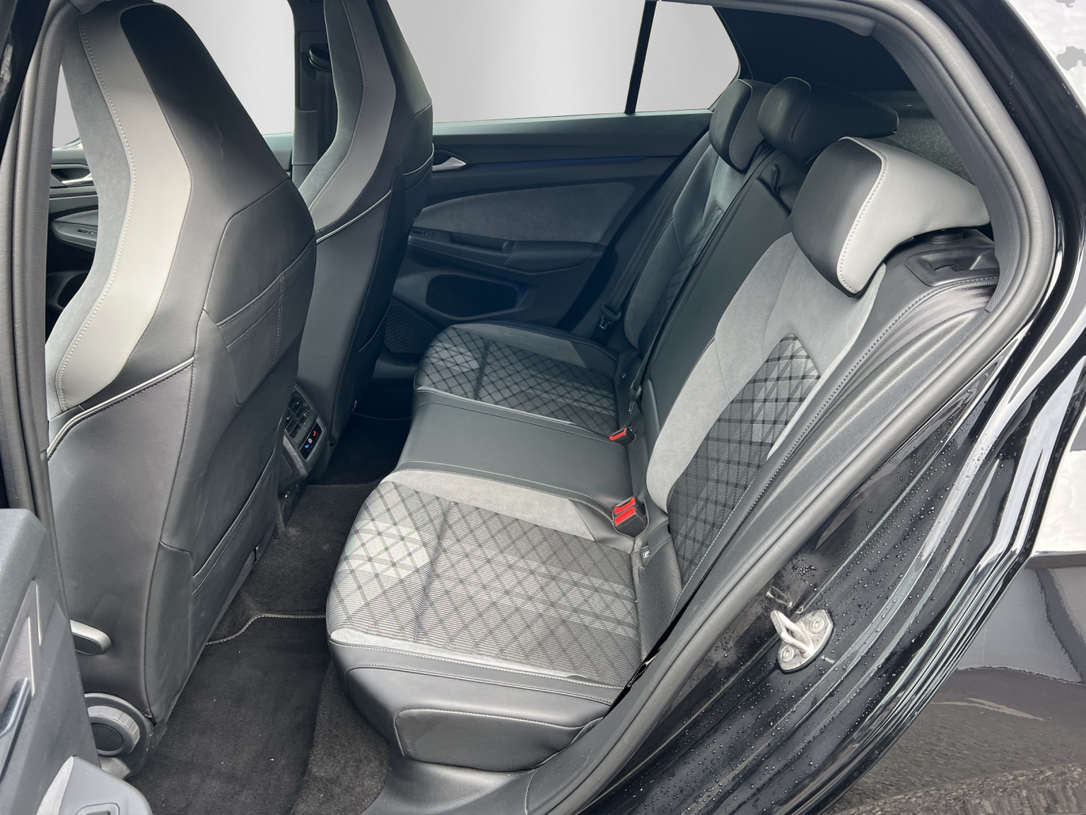 VW Golf VIII 1.5 eTSI R-Line DSG