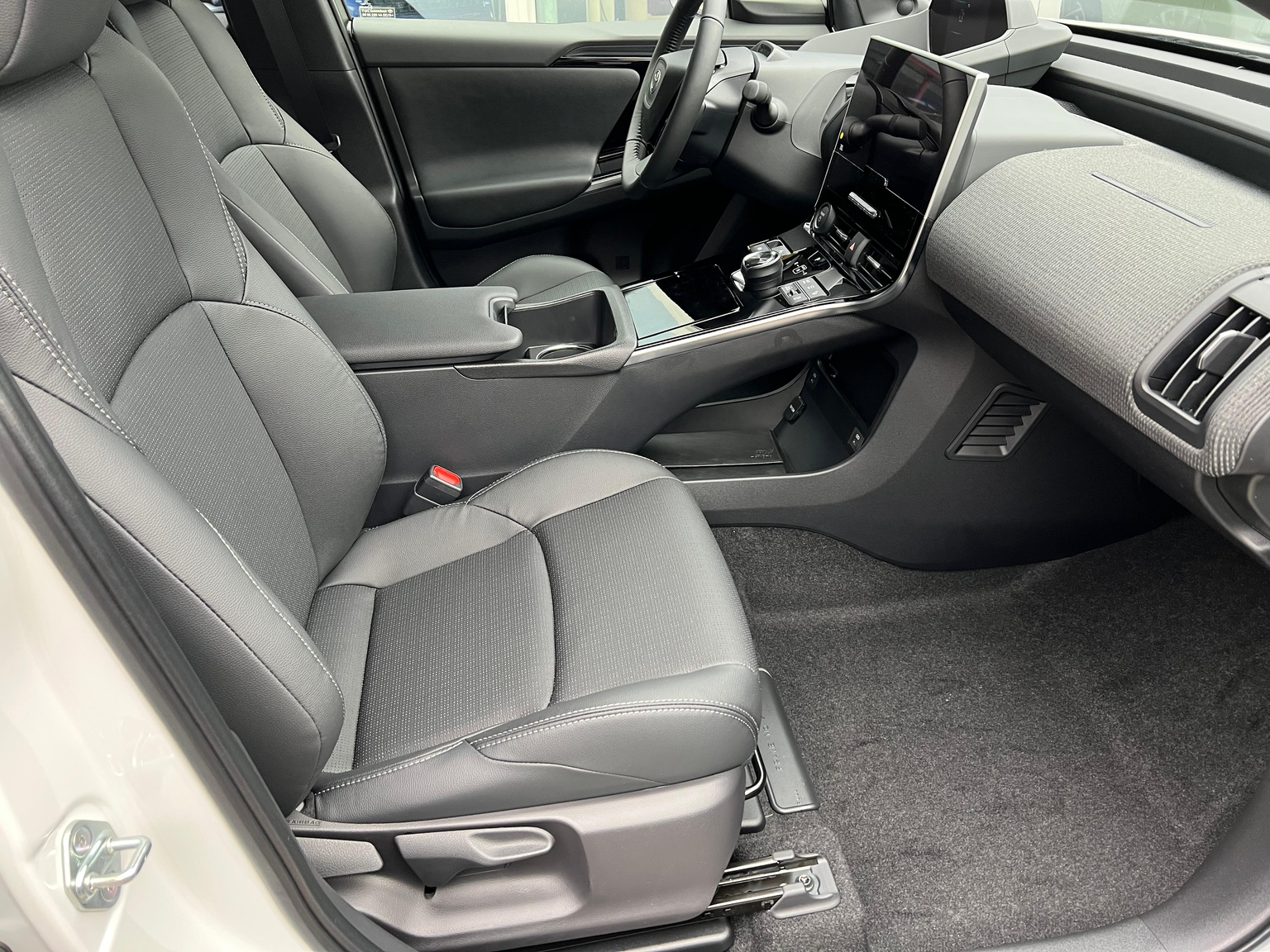 TOYOTA bZ4X 6.6 kw OBC Premium AWD