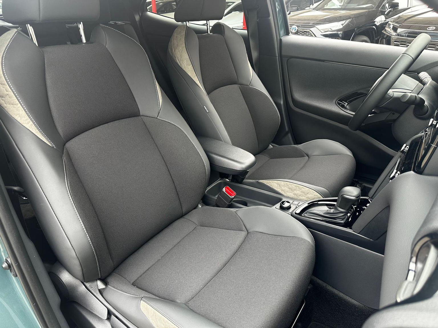 TOYOTA Yaris Cross 1.5 VVT-i HSD Premium AWD-i