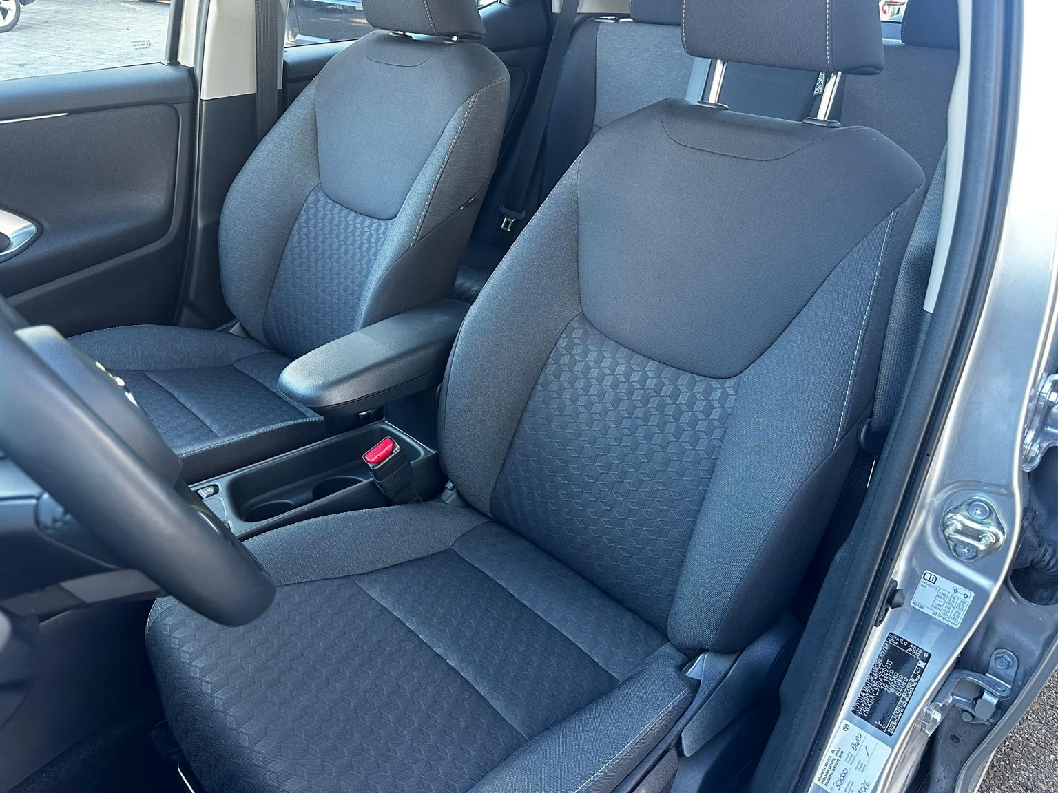 TOYOTA Yaris 1.5 VVT-i HSD Comfort