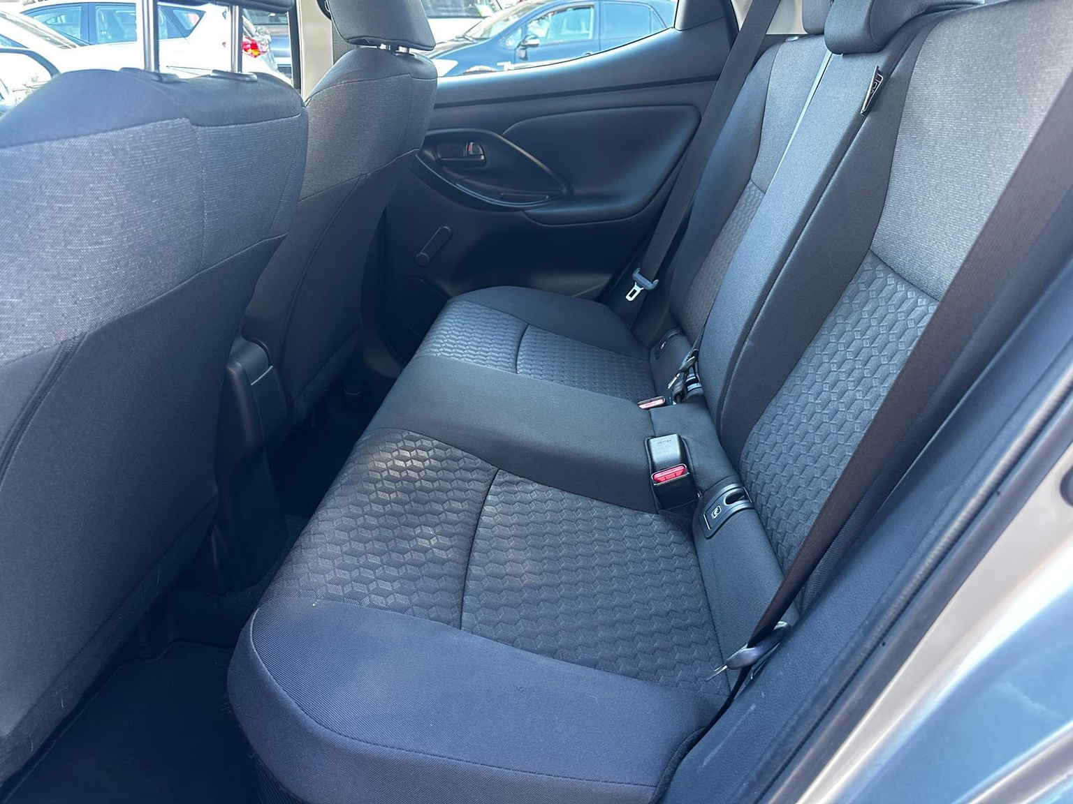 TOYOTA Yaris 1.5 VVT-i HSD Comfort
