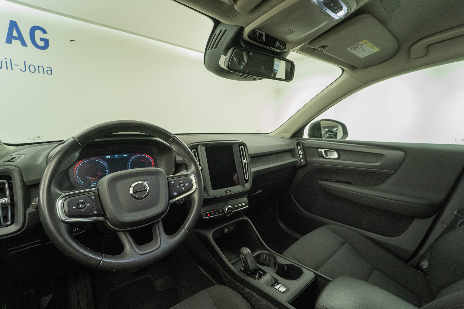 VOLVO XC40 1.5 T3 Momentum Light