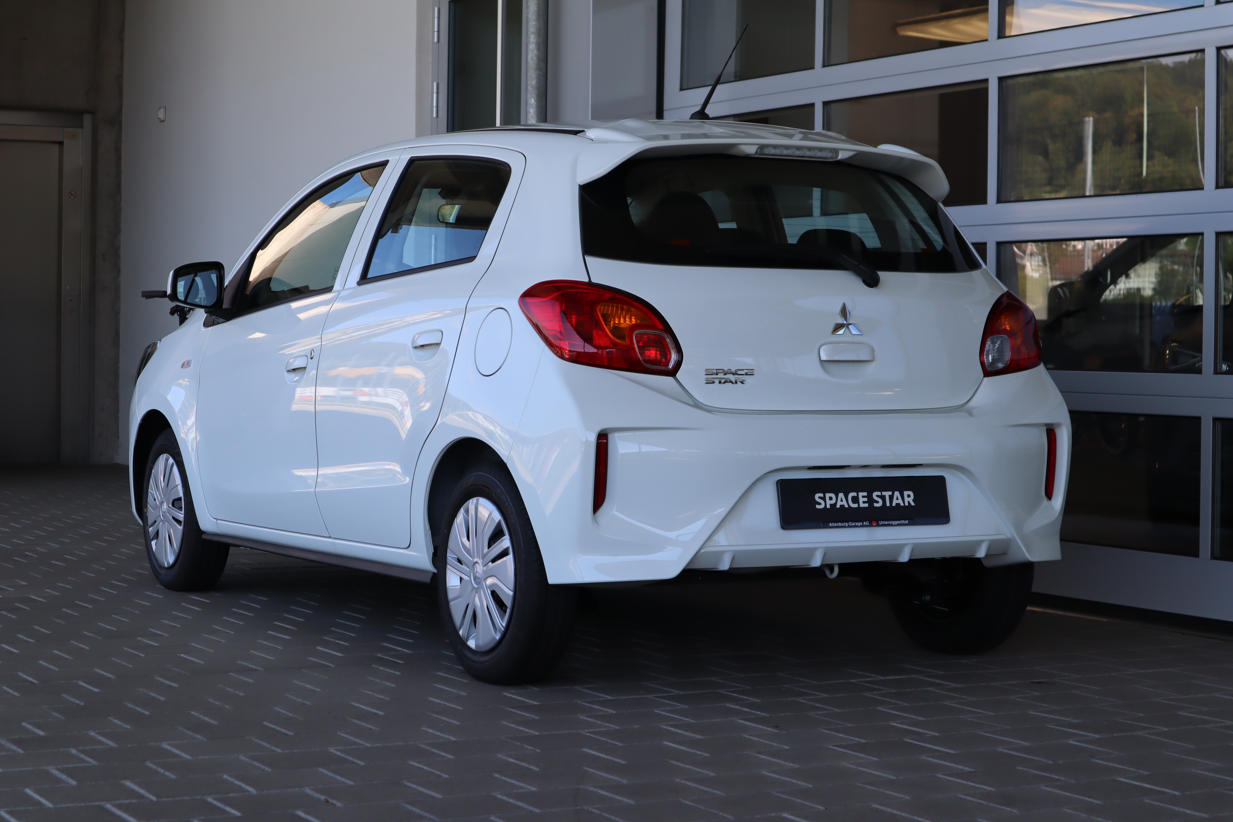 MITSUBISHI SPACE STAR