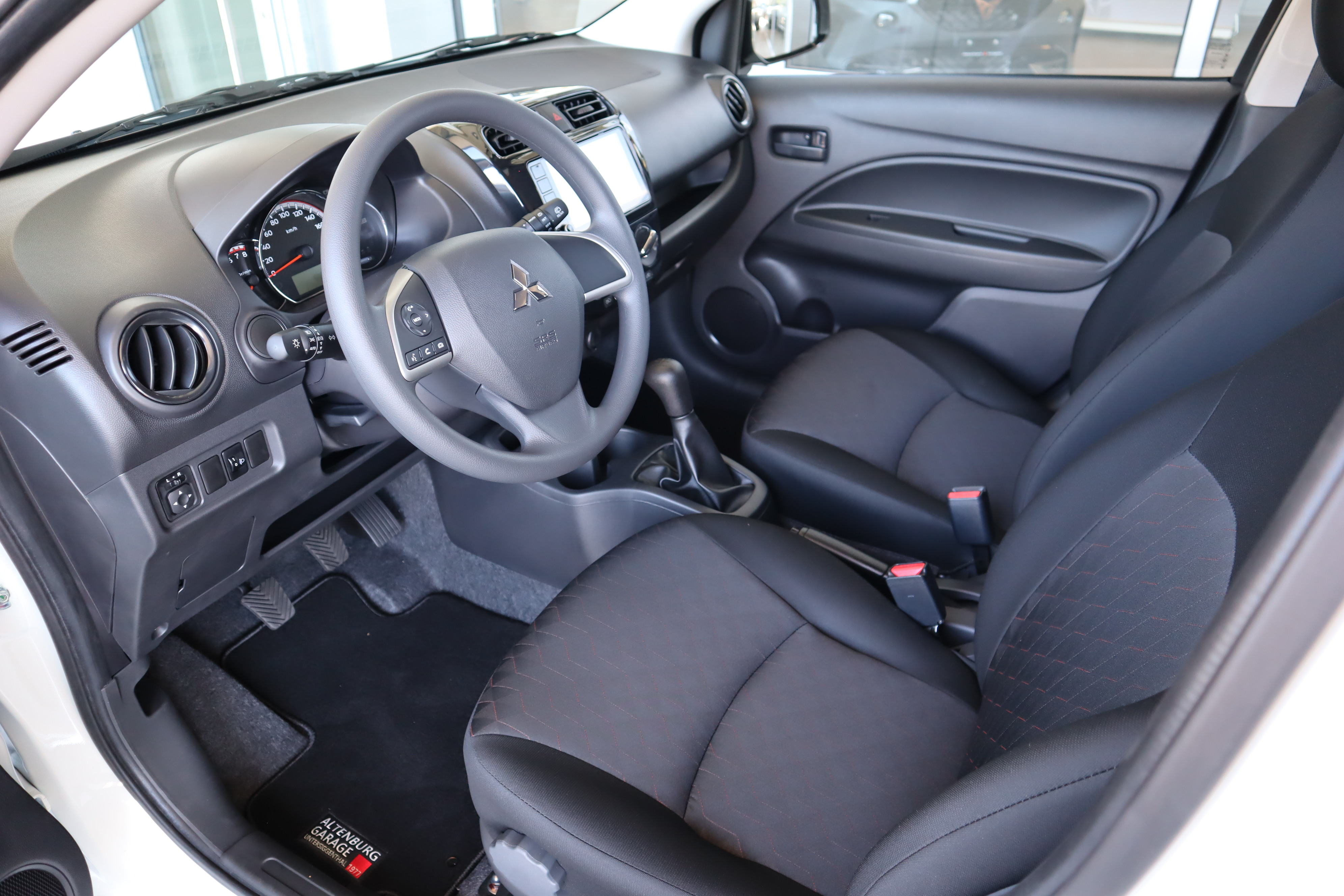 MITSUBISHI SPACE STAR
